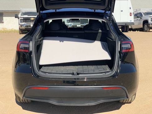 Used 2022 Tesla Model Y Long Range AWD/4WD image 24