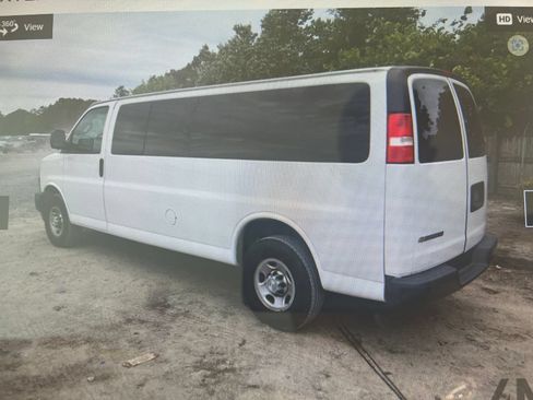 Used 2020 Chevrolet Express 3500 LS RWD image 17