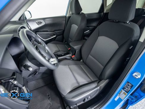 Used 2025 Kia Soul S FWD image 23