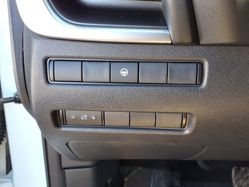 Used 2022 Nissan Rogue SV image 13