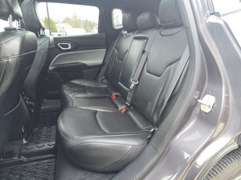 Certified 2024 Jeep Compass Latitude w/ Sun and Sound Group AWD/4WD image 28