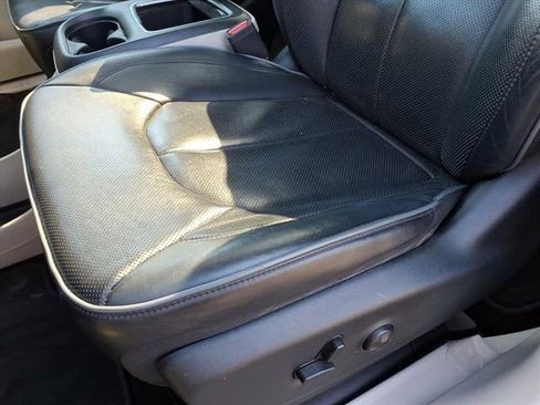 Used 2018 Chrysler Pacifica Limited w/ Tire & Wheel Group image 16