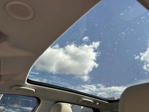 Used 2022 Land Rover Discovery Sport SE image 13