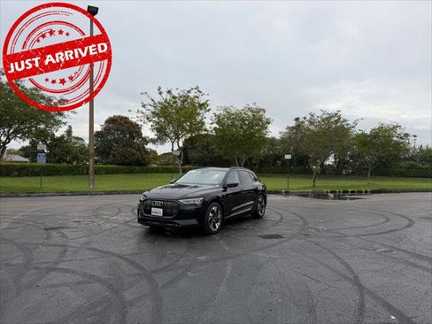 Used 2021 Audi e-tron Premium w/ Convenience Plus Package image 2