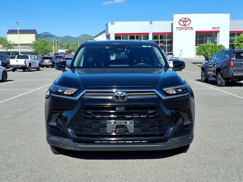 Certified 2025 Toyota Grand Highlander AWD image 10