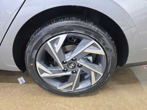 New 2026 Hyundai Elantra Limited image 34