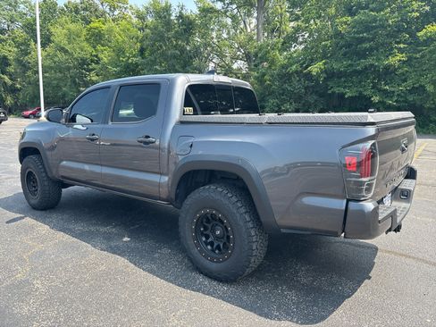 Used 2020 Toyota Tacoma TRD Off-Road w/ Technology Package AWD/4WD image 5