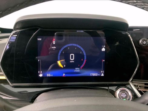 Used 2024 Chevrolet Trax ACTIV w/ Sunroof Package FWD image 20