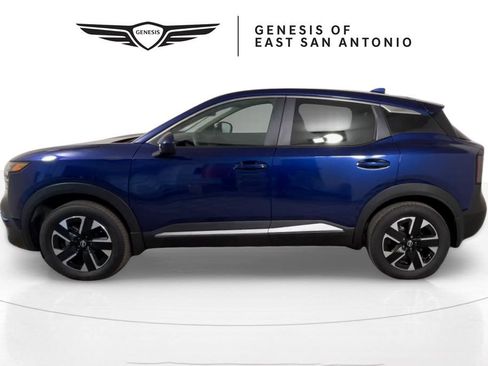 Used 2025 Nissan Kicks SV image 3