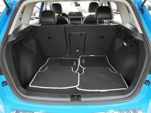 Used 2023 Volkswagen Taos SE w/ Panoramic Sunroof Package image 18