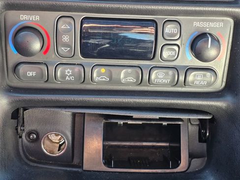 Used 2004 Chevrolet Corvette Coupe w/ Preferred Equipment Group image 28