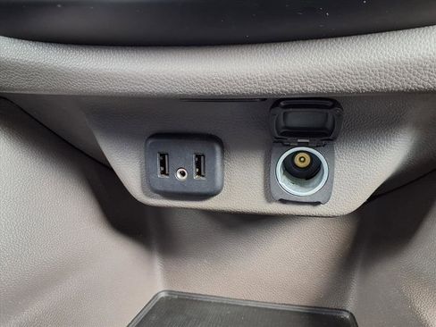 Used 2021 Chevrolet Traverse LT image 9