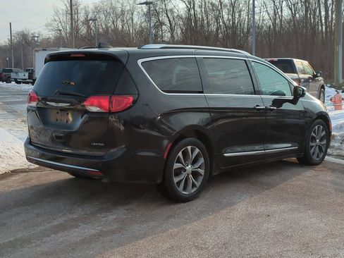 Used 2020 Chrysler Pacifica Limited w/ Tire & Wheel Group image 8