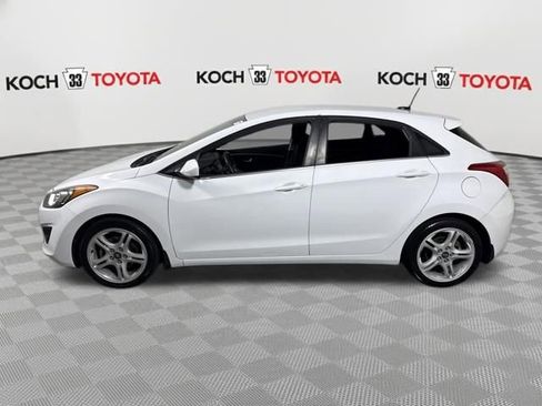 Used 2017 Hyundai Elantra GT image 4