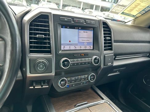 Used 2019 Ford Expedition Platinum RWD image 31