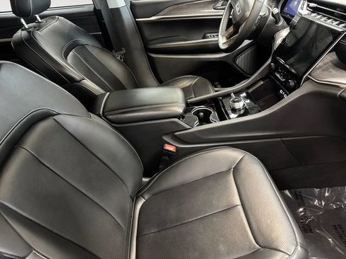 Used 2023 Jeep Grand Cherokee L Limited w/ Luxury Tech Group II AWD/4WD image 4