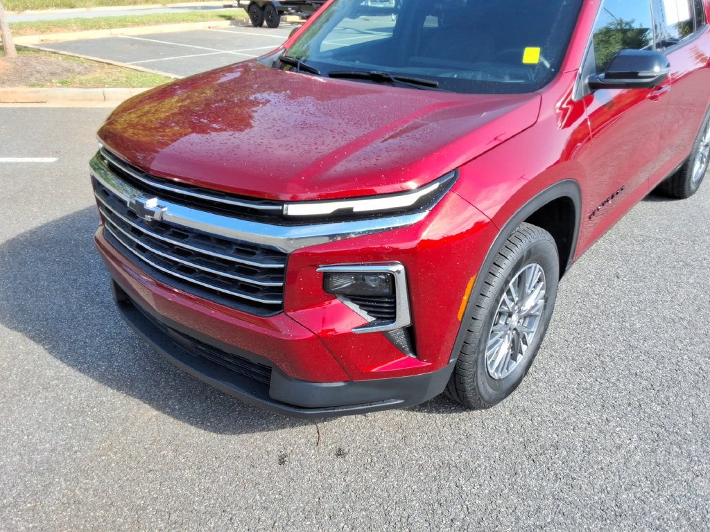 Certified 2026 Chevrolet Traverse LT w/ Driver Confidence Package FWD image 9