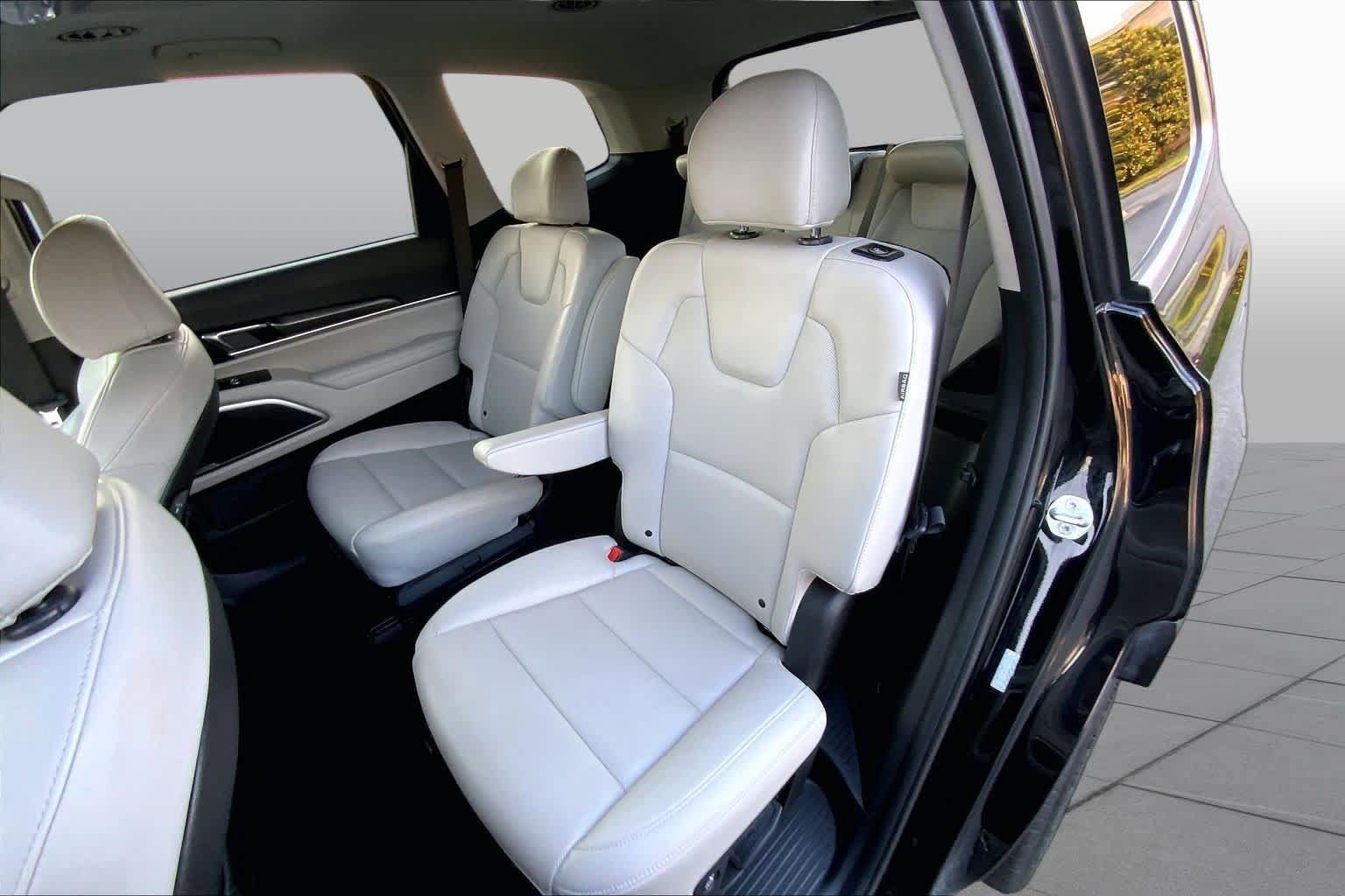 Used 2025 Kia Telluride S FWD image 17