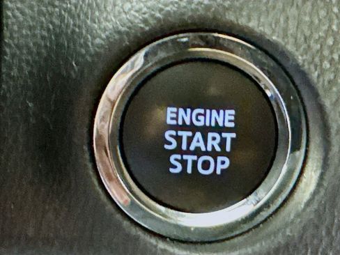 Used 2025 Toyota RAV4 XLE AWD/4WD image 19