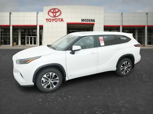 New 2026 Toyota Highlander XLE AWD/4WD image 14