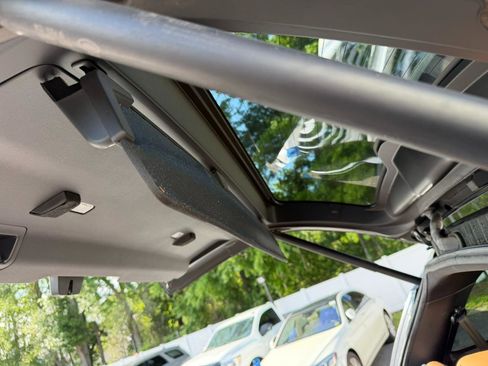 Used 2018 Land Rover Discovery HSE Luxury image 52