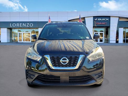 Used 2020 Nissan Kicks S image 2