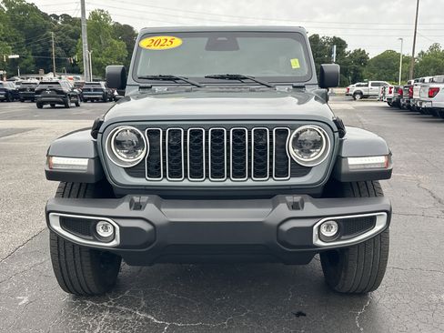 Used 2025 Jeep Wrangler Unlimited Sahara AWD/4WD image 3