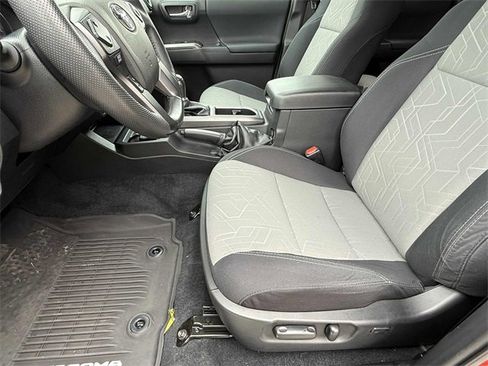 Used 2022 Toyota Tacoma TRD Sport image 17