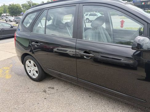 Used 2007 Kia Rondo LX w/ Convenience Pkg FWD image 4