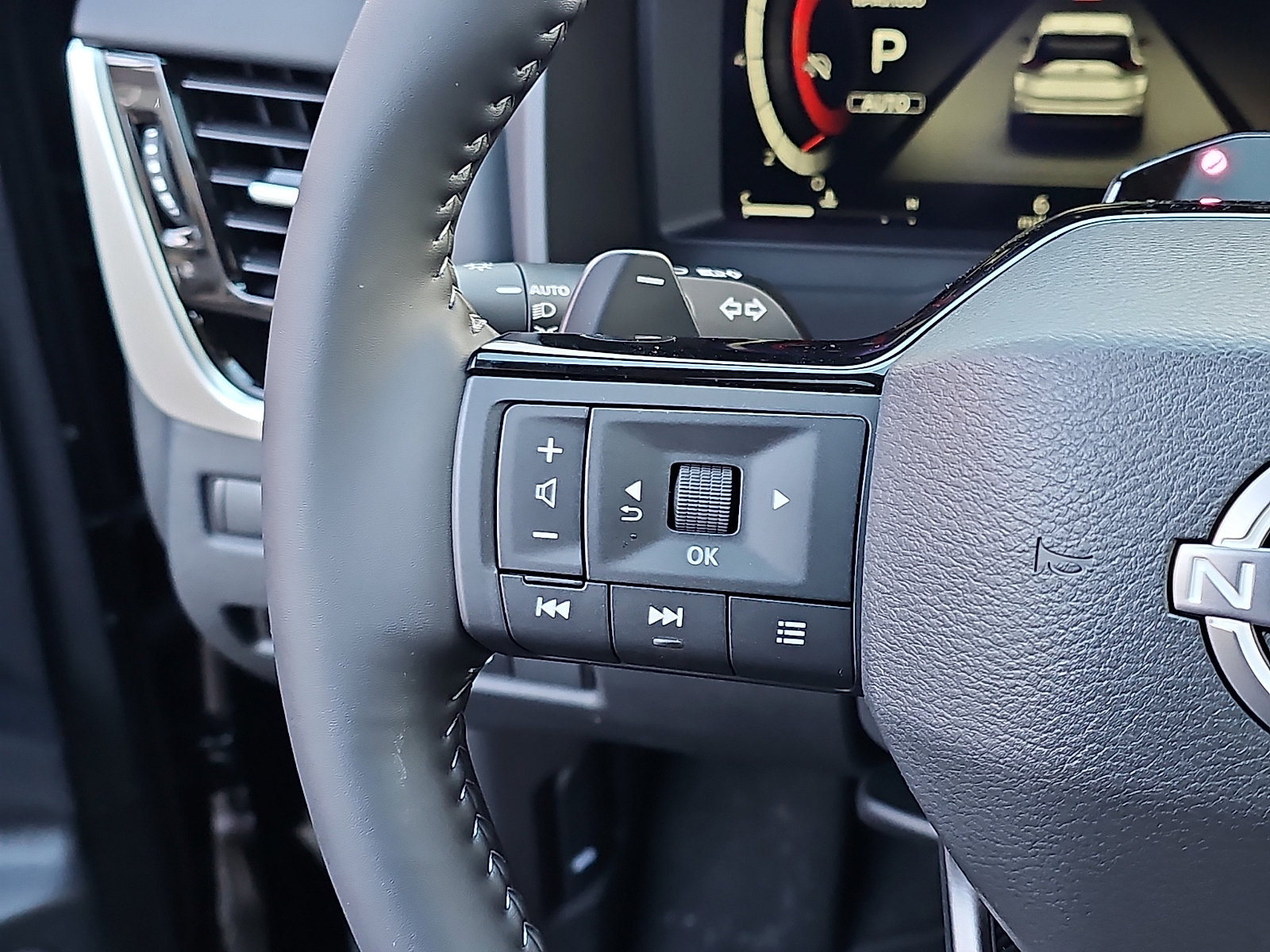 Certified 2025 Nissan Rogue SL w/ Tech Package AWD/4WD image 24
