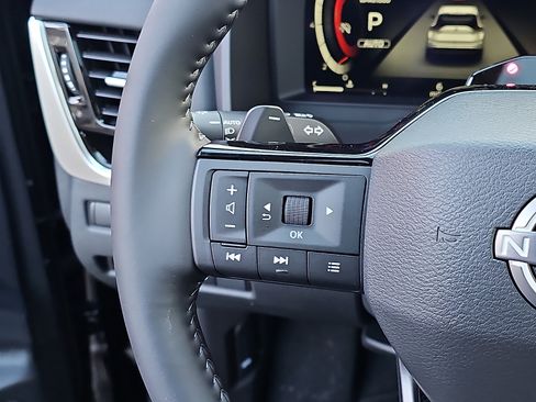 Certified 2025 Nissan Rogue SL w/ Tech Package AWD/4WD image 24