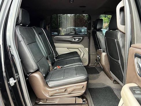 Used 2022 Chevrolet Suburban LT RWD image 39