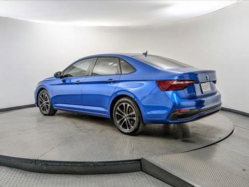 Used 2024 Volkswagen Jetta Sport image 6