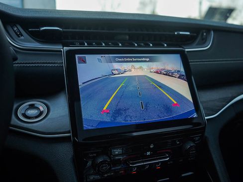 New 2025 Jeep Grand Cherokee Limited w/ Trailer Tow Package image 25