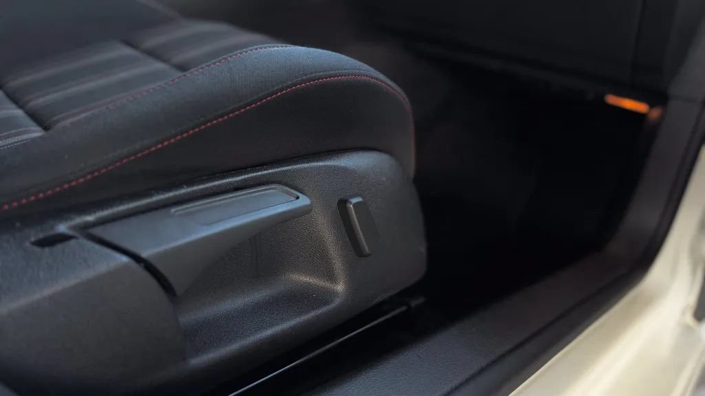 Used 2011 Volkswagen GTI 4-Door FWD image 47