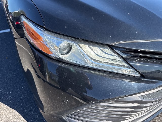 Used 2018 Toyota Camry XLE FWD image 12