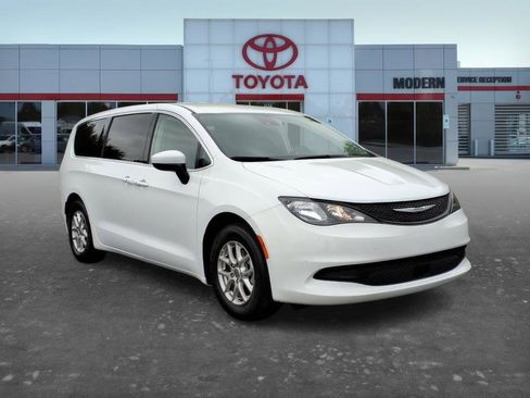 Used 2023 Chrysler Voyager LX FWD image 8