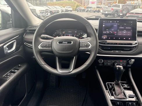 Used 2022 Jeep Compass Trailhawk image 16