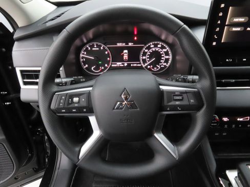 New 2026 Mitsubishi Outlander ES FWD image 14