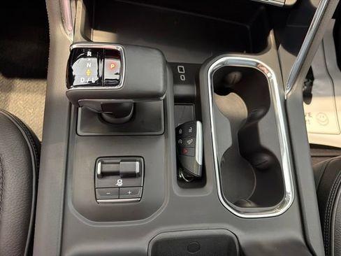 Used 2024 GMC Sierra 1500 Denali w/ Technology Package AWD/4WD image 25