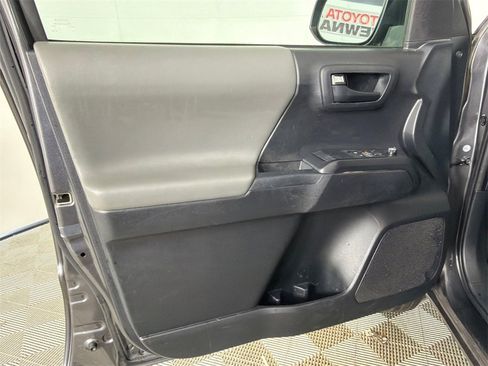 Used 2018 Toyota Tacoma SR image 10
