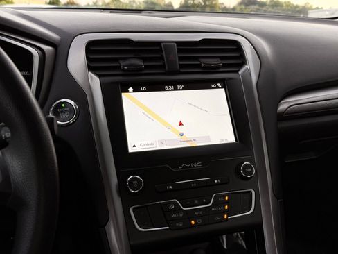 Used 2019 Ford Fusion SE FWD image 30