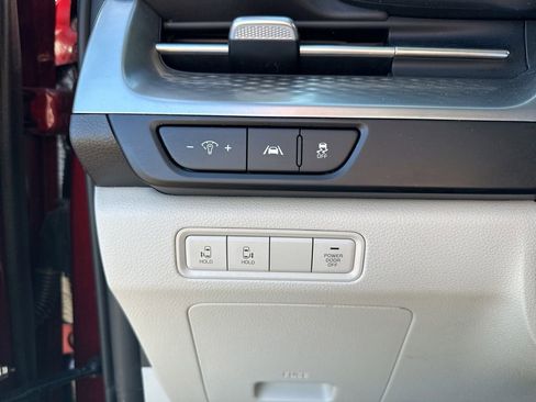 Used 2024 Kia Carnival LX image 17