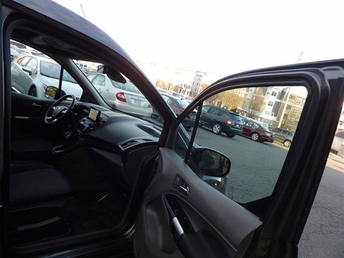 Used 2022 Ford Transit Connect XLT image 13