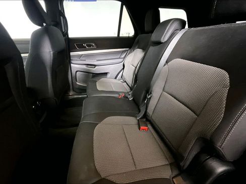 Used 2018 Ford Explorer XLT FWD image 21