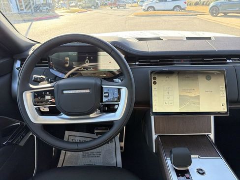 New 2026 Land Rover Range Rover Long Wheelbase SE image 4