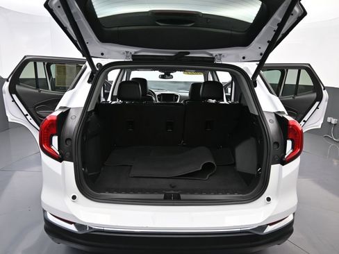 Used 2023 GMC Terrain SLT image 13