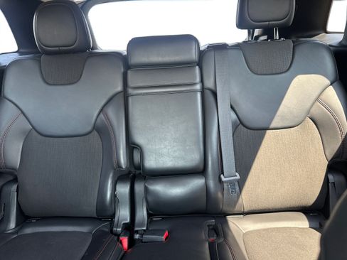 Used 2017 Jeep Cherokee Trailhawk AWD/4WD image 13
