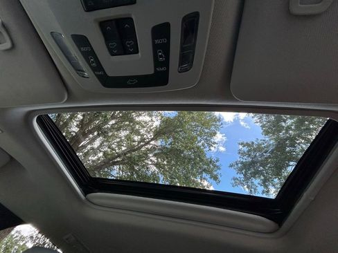 Used 2025 Toyota Sienna XLE FWD image 31