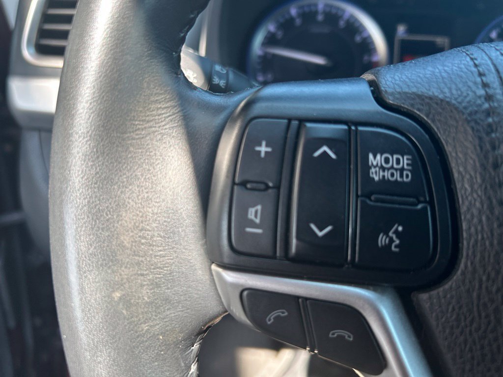 Used 2019 Toyota Highlander XLE AWD/4WD image 8
